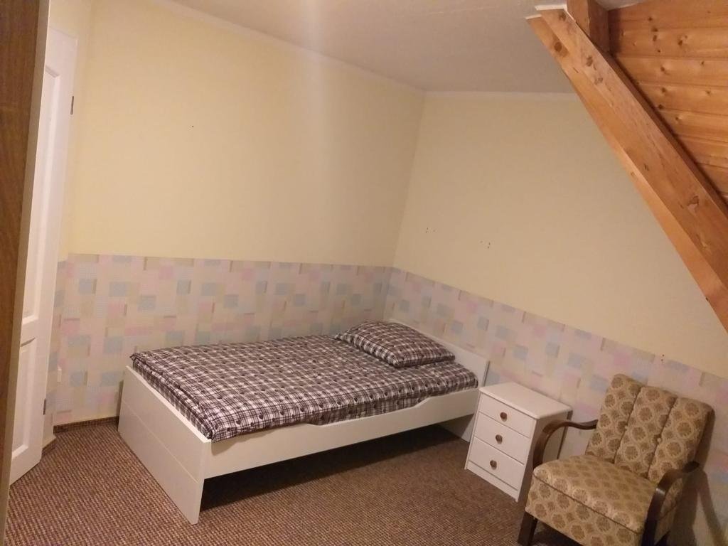 Möbliertes Zimmer in 2er Wohngemeinschaft