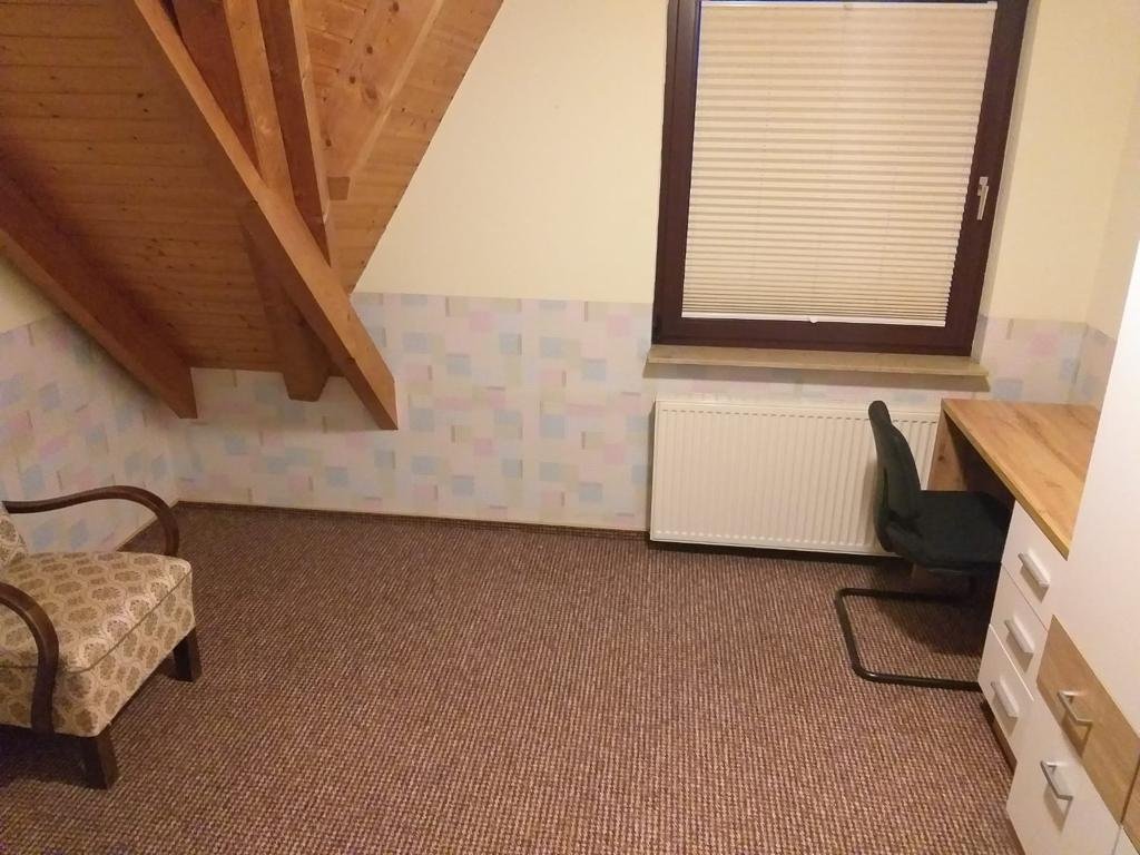 Möbliertes Zimmer in 2er Wohngemeinschaft