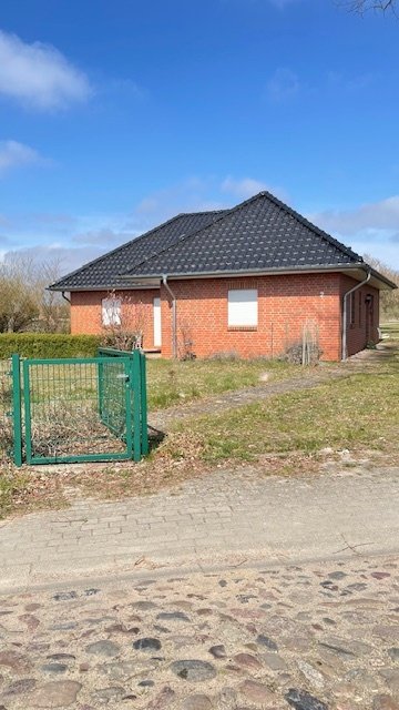 Knuffiger Bungalow Nähe Schwerin mit Pferdewiese