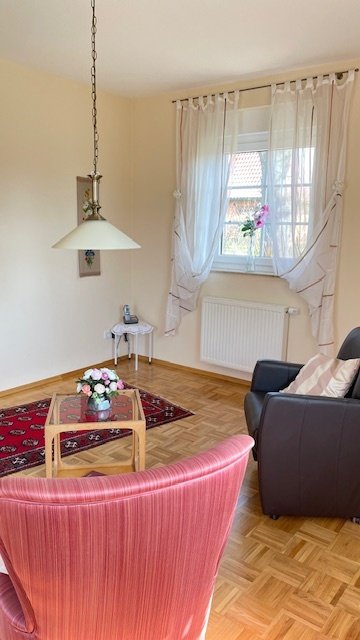 Knuffiger Bungalow Nähe Schwerin mit Pferdewiese