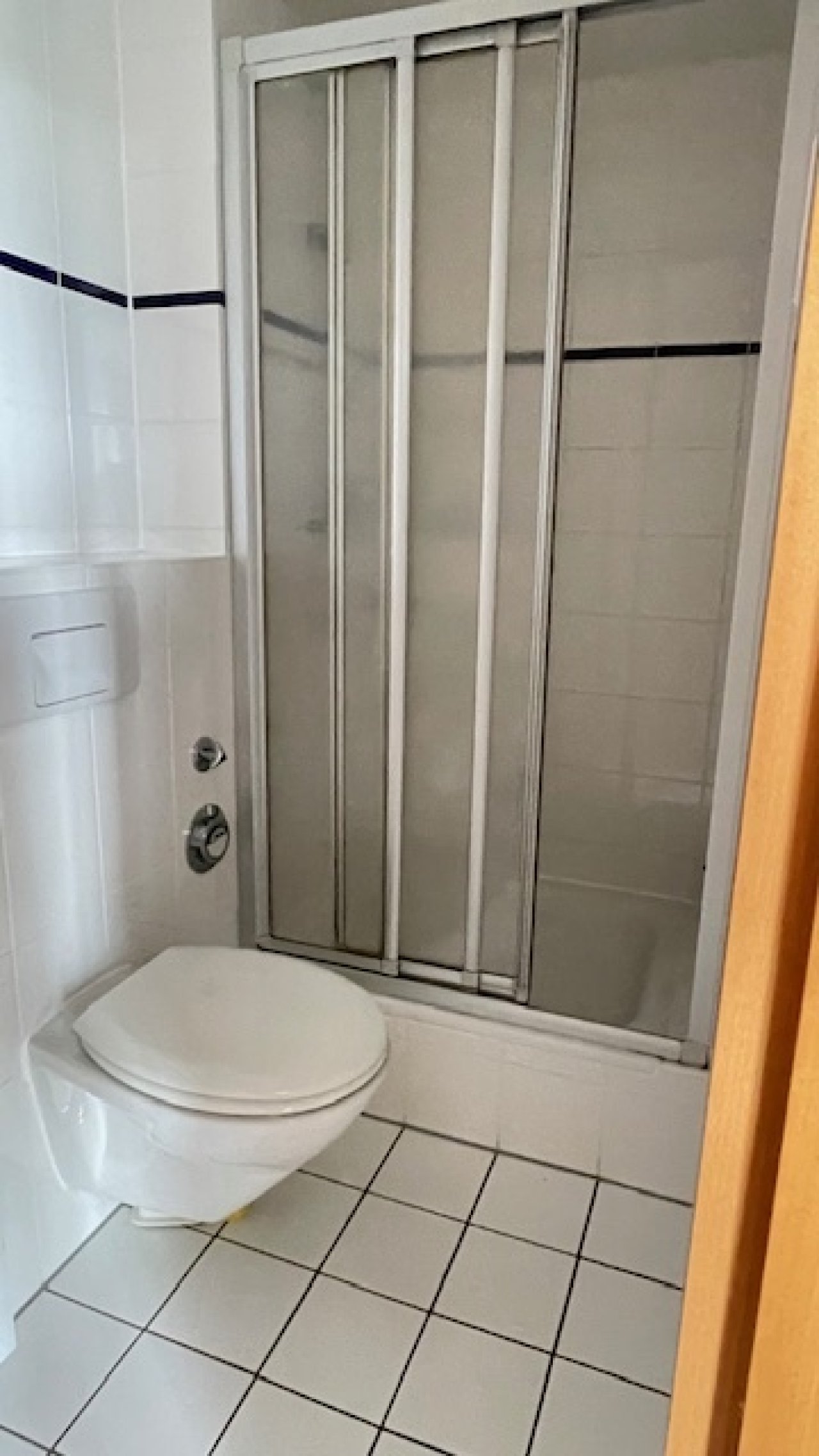 Bad mit Dusche Bad mit Dusche